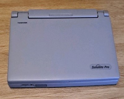 Toshiba Sattelite Pro 420 CDT Vintage Laptop Computer Windows 95 Retro Gaming
