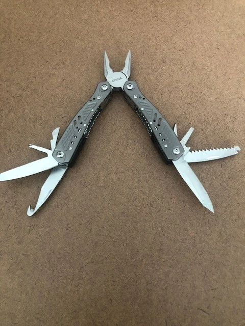 MULTI TOOL ( 14 IN 1 Full size w/belt ) sheath GRAY — Excellent condition
