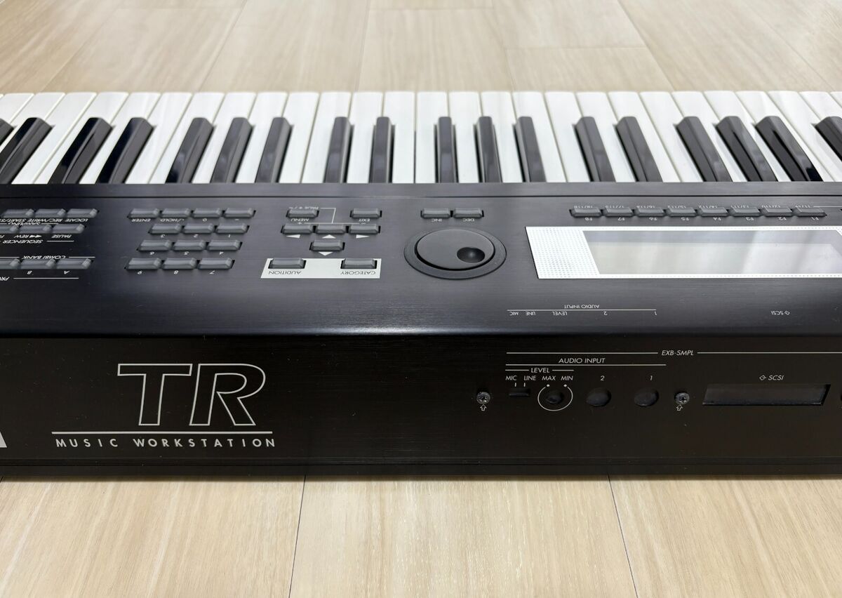 Korg TR61 61-Key Keyboard Synthesizer with Soft Case and Korg TR61 61-Key Keyboard Synthesizer with Soft Case and