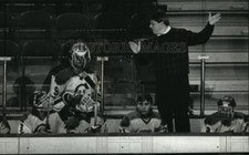 1992 Press Photo Crusaders' head hockey coach John Marino instructs his players