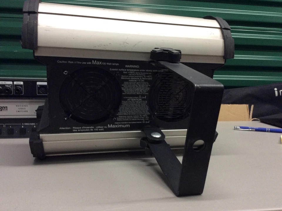 MARTIN MANIA EFi DJ LIGHTING EFFECTS UNIT - Image 3 of 4