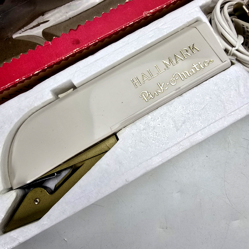 Hallmark Pink O Matic Electric Pinking Shears Model 2800 Tested MCM Vintage - Picture 6 of 13