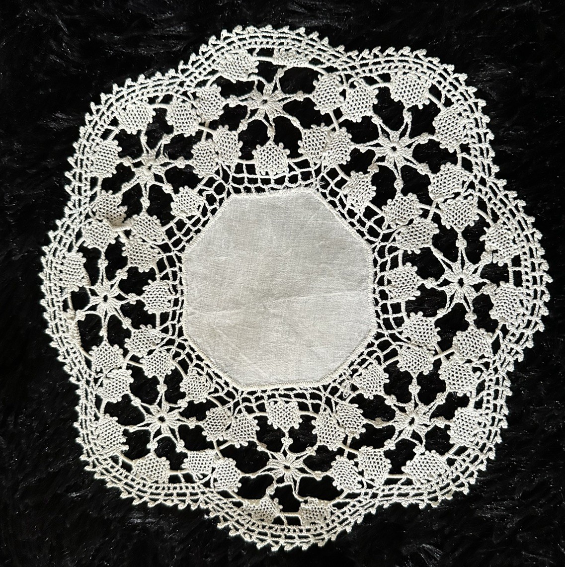 8” Antique Vintage Handmade W Fine Thread Small Bobbin Lace Doily