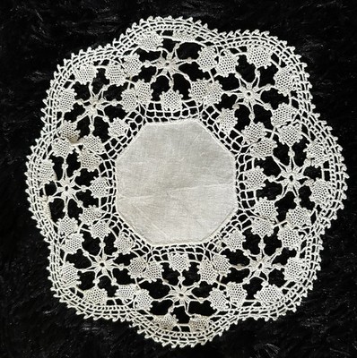 ヴィンテージ Bobbin Lace インテリア 8” Antique Vintage Handmade W Fine Thread Small Bobbin Lace Doily