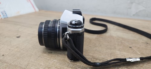 Pentax ME fotocamera reflex con obiettivo SMC PENTAX-M 1:1,7 - 50 MM - Foto 3 di 10