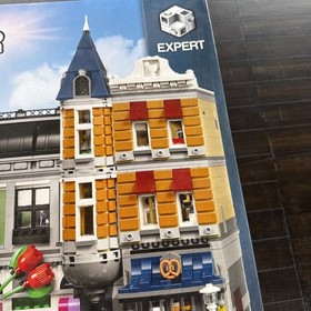 LEGO Creator Expert - Assembly Square - 10255 - Retired - New/Sealed in Box