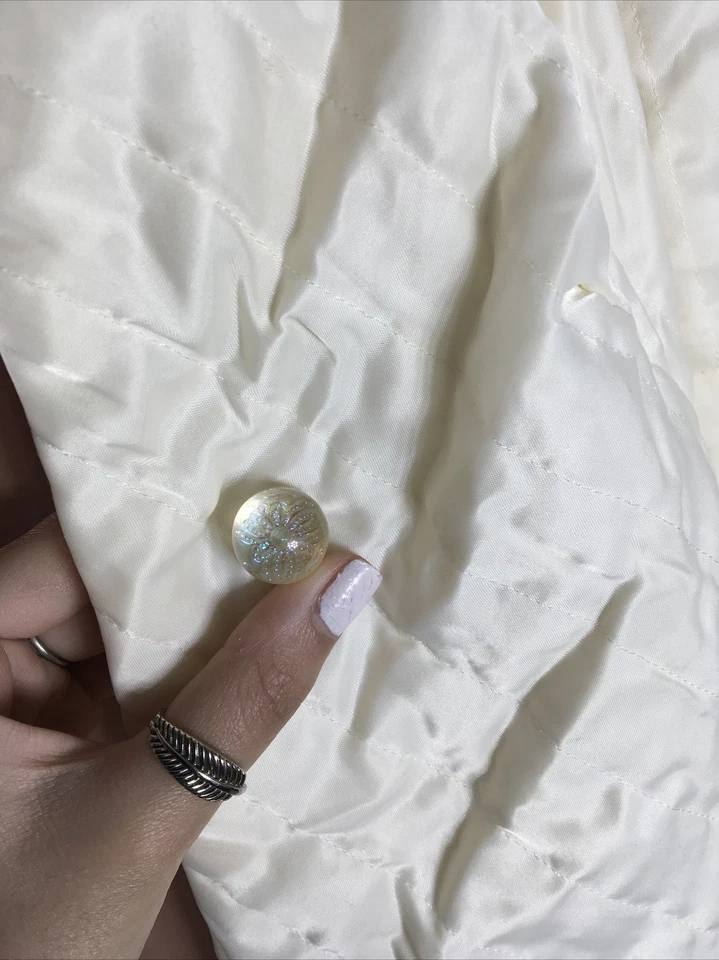 Abrigo de casa vintage años 70 marfil para mujer S/M acolchado botón delantero sedoso maricón Foto 3 de 4