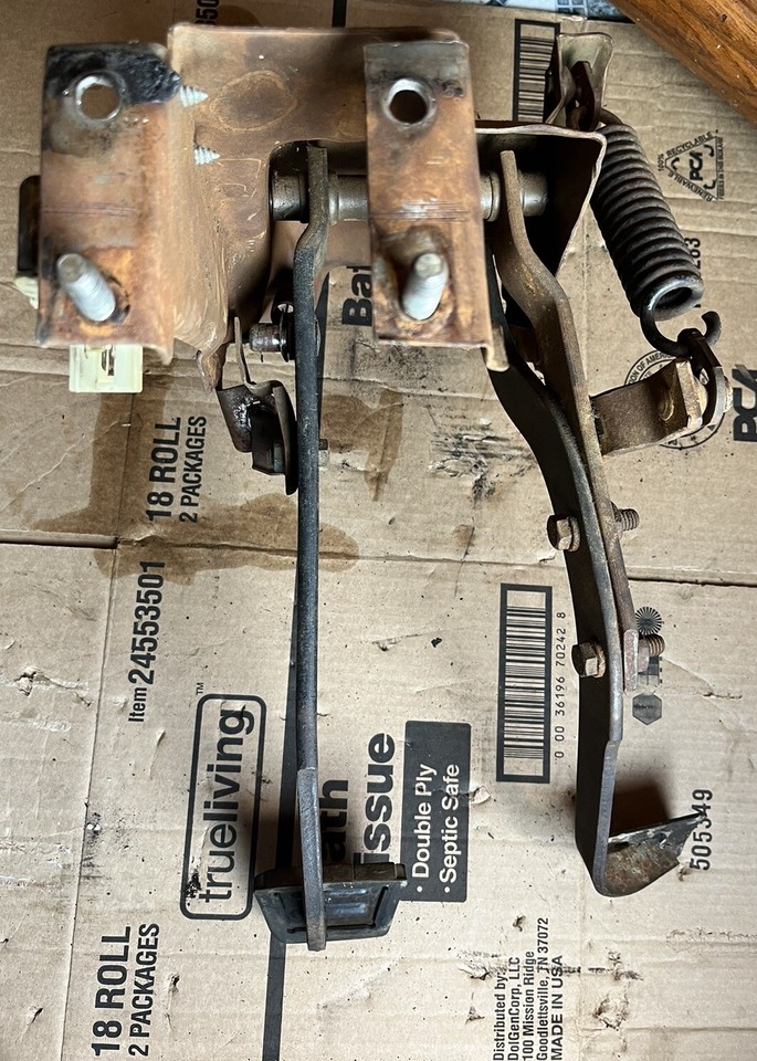 7387 Chevy GMC Truck CLUTCH and BRAKE PEDAL ASSEMBLY Square Body C10