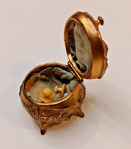 Schöne antike Kragen Knopf Box, goldfarben mit Kragenknöpfen innen! - Bild 2 von 8