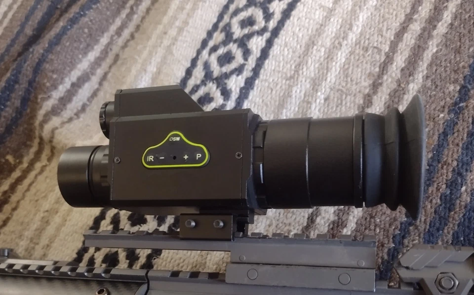 Mira telescópica combinada Daywalker 320 térmica/visión nocturna Foto 3 de 3