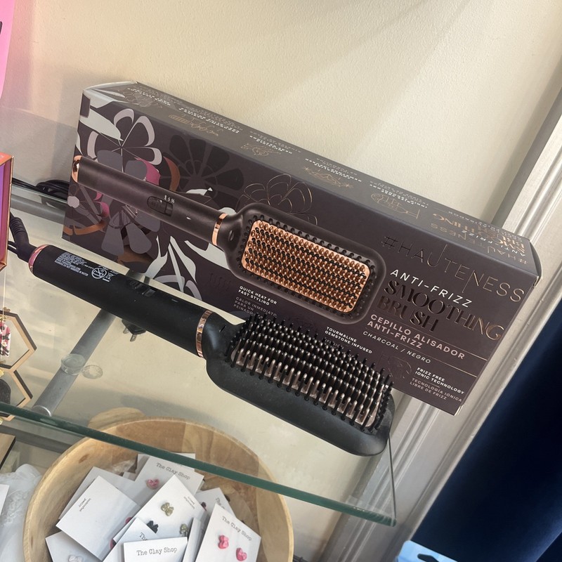 new in box #hautness anti-frizz heat smoothing brush Styling Tool $100