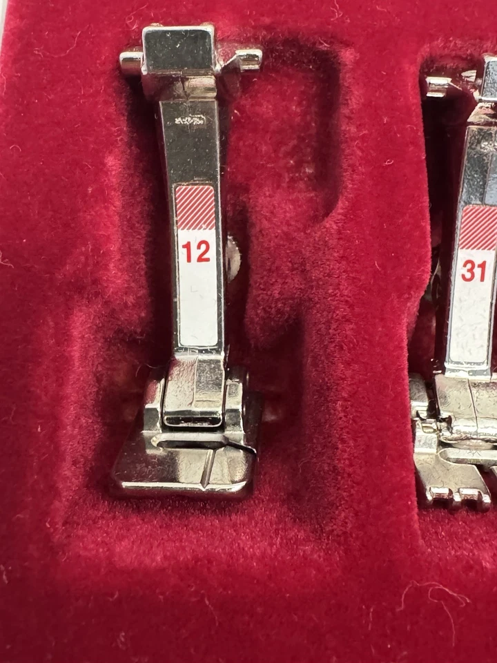 LOTE DE 7 pés bordados abertos Bernina Presser genuínos #4,5,6 (X2),11,12,31 - Imagem 2 de 4