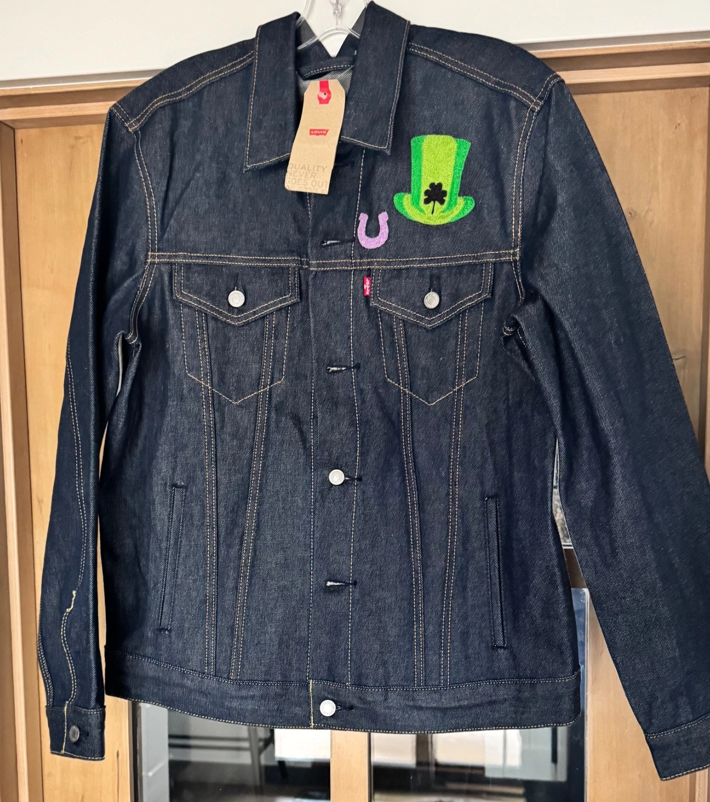 NWT Levi's Denim Trucker Jacket Men's Dark Blue St. Patrick Horseshoe Shamrock L