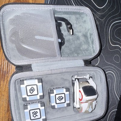 Anki Cozmo Interactive Robot Toy w/ 3 Cubes & Carrying Case COZMO-00003 2016