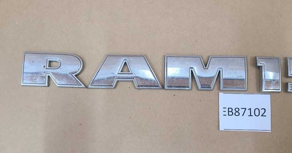 原始设备制造商 2009 - 2018 道奇 RAM "RAM 1500" 徽章徽章贴花标志徽章车身镀铬 — 第 4/4 张图片