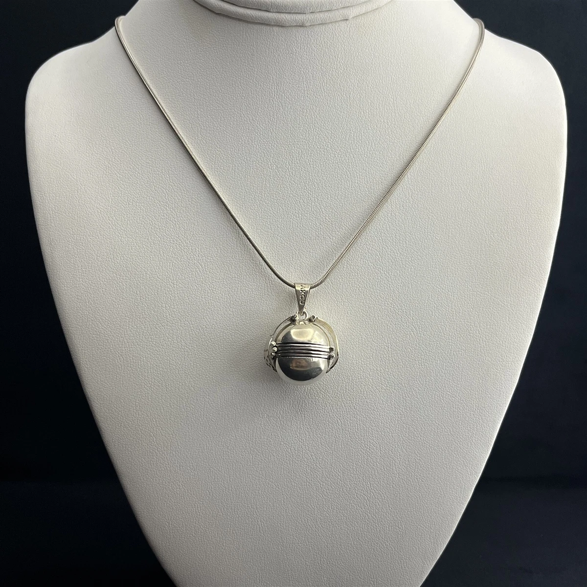 Silver Circle Swarovski Crystal Pendant Necklace - La Vie Parisienne