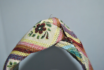 NWOT AUTUMN ADEIGBO Woven Diamond Twist Headband Women display picture 1