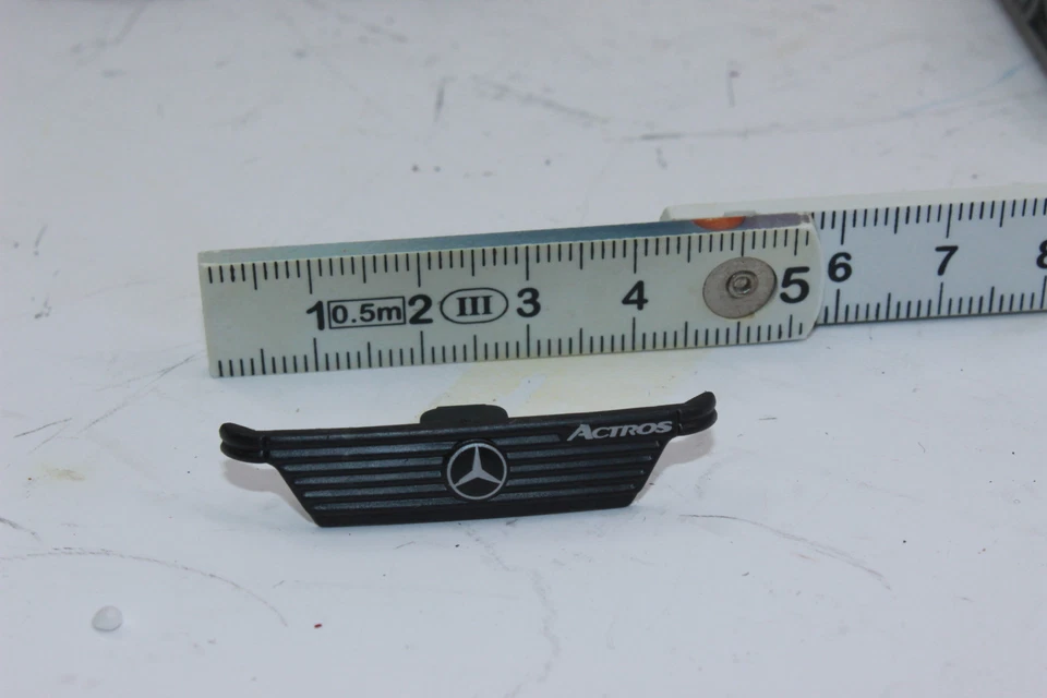 Siku 3815 3816 Mercedes Actros Panel Grill Replacement Part - Image 3 of 3