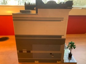 LEGO Creator Expert: Brick Bank (10251) 100% Complete