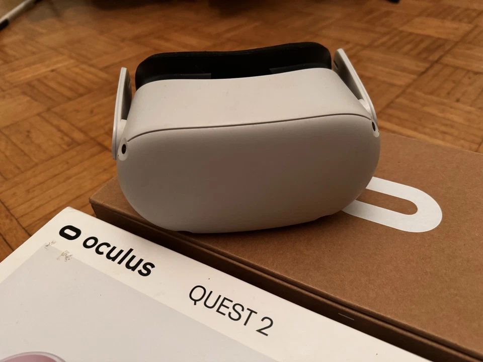 Oculus (Meta) Quest 2 128GB Headset - White Used with original box and Elite Strap - Image 3 of 4