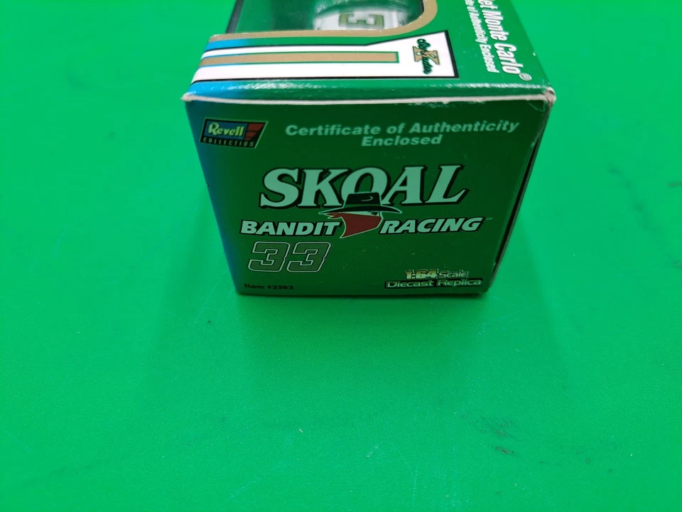 1997 #33 Ken Schrader Skoal Bandit Racing Chevrolet Monte Carlo 1:64 Revell - Image 3 of 4