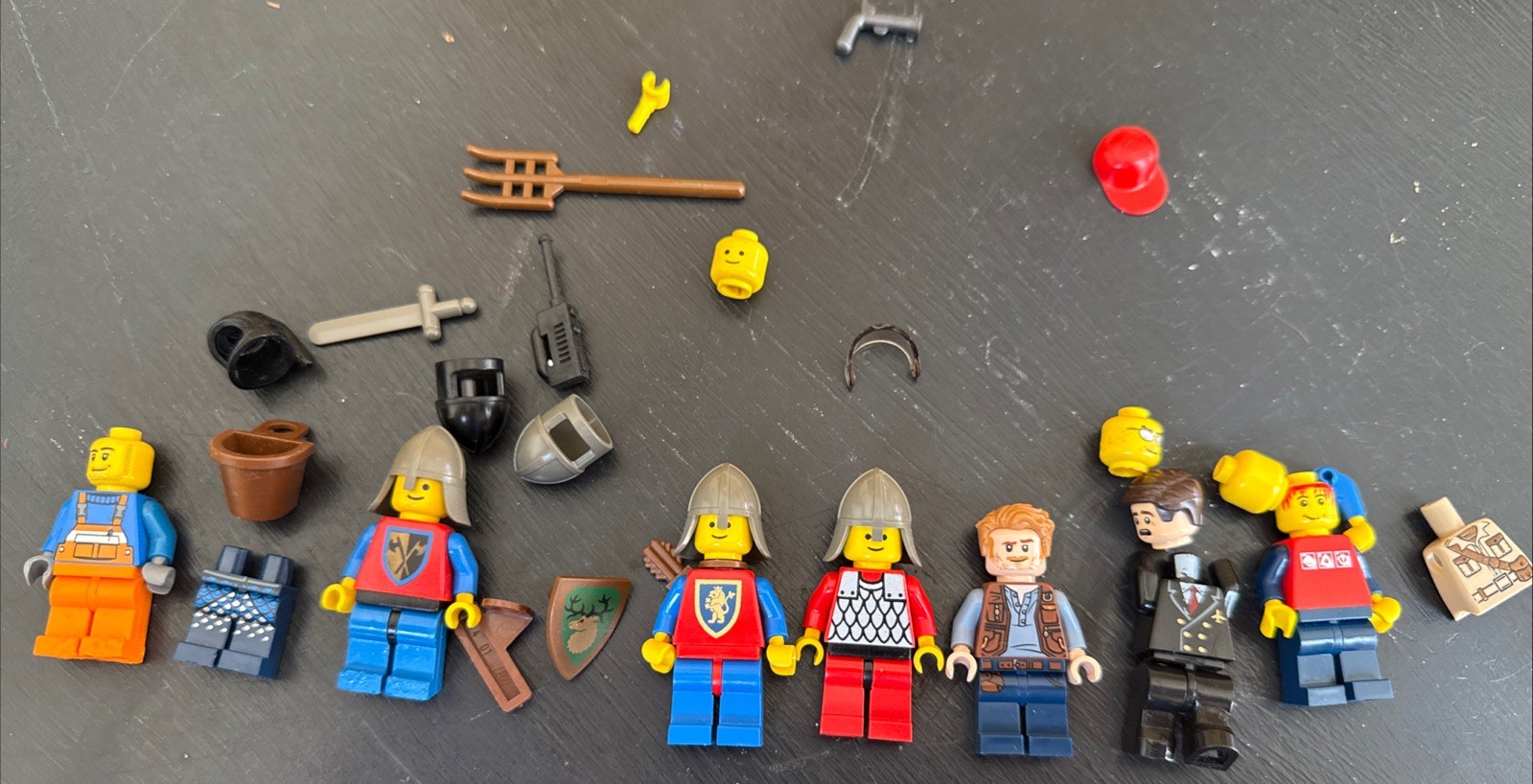 Vintage Lego Castle Minifigure Crusader Knight Lion Lot-image