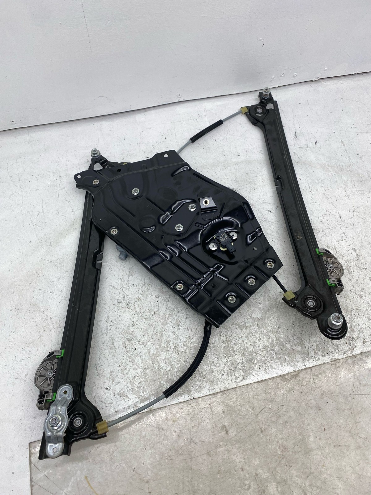 2017-2024 MASERATI LEVANTE OEM FRONT RIGHT DOOR GLASS WINDOW REGULATOR W/ MOTOR