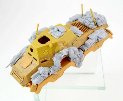 Panzer Art 1/35 Sd.Kfz.231 / 232 / 263 6-wheeled Car Stowage (AFV Club) RE35-672