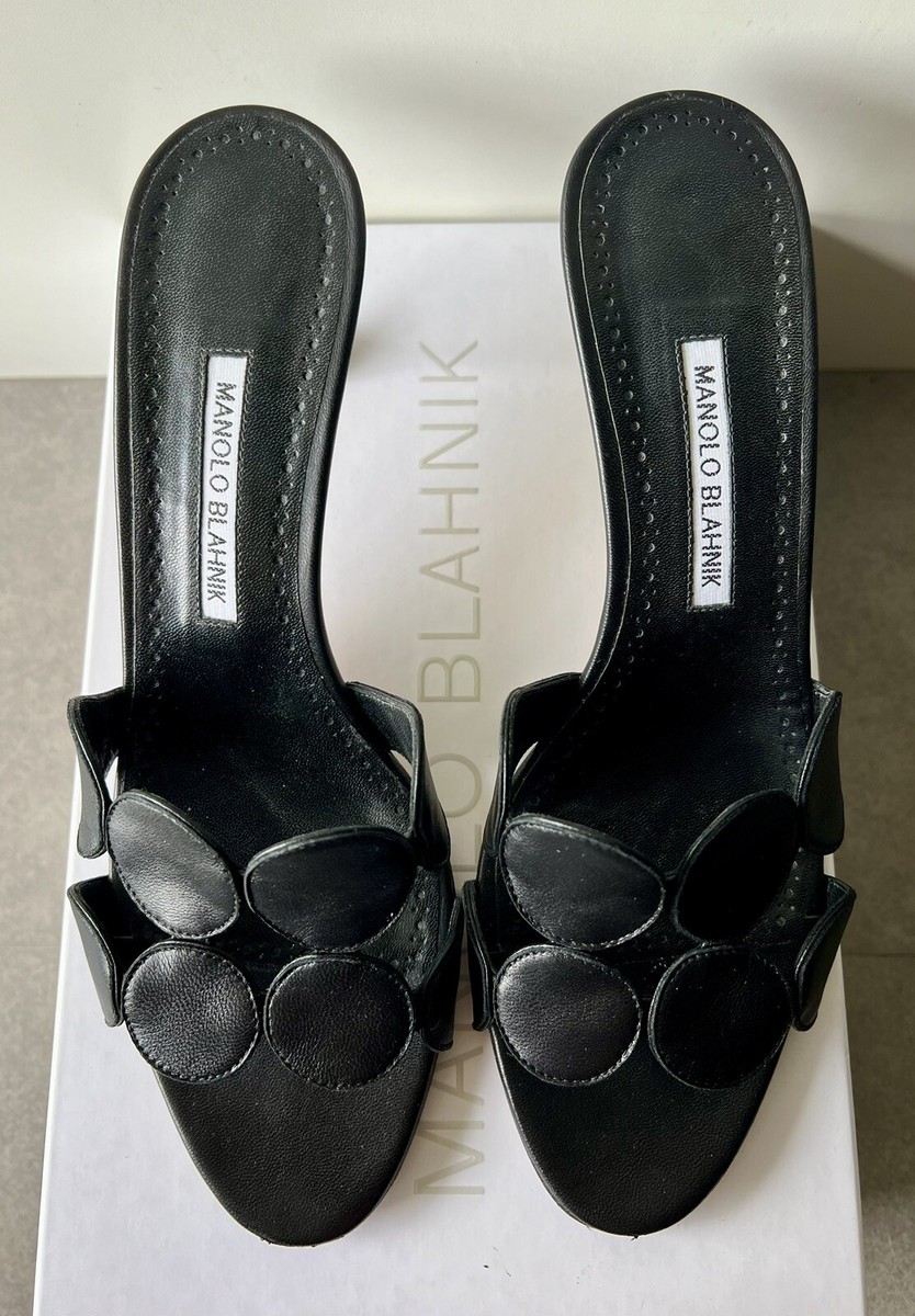 Authentic MANOLO BLAHNIK Haribalmu Black Leather Circle