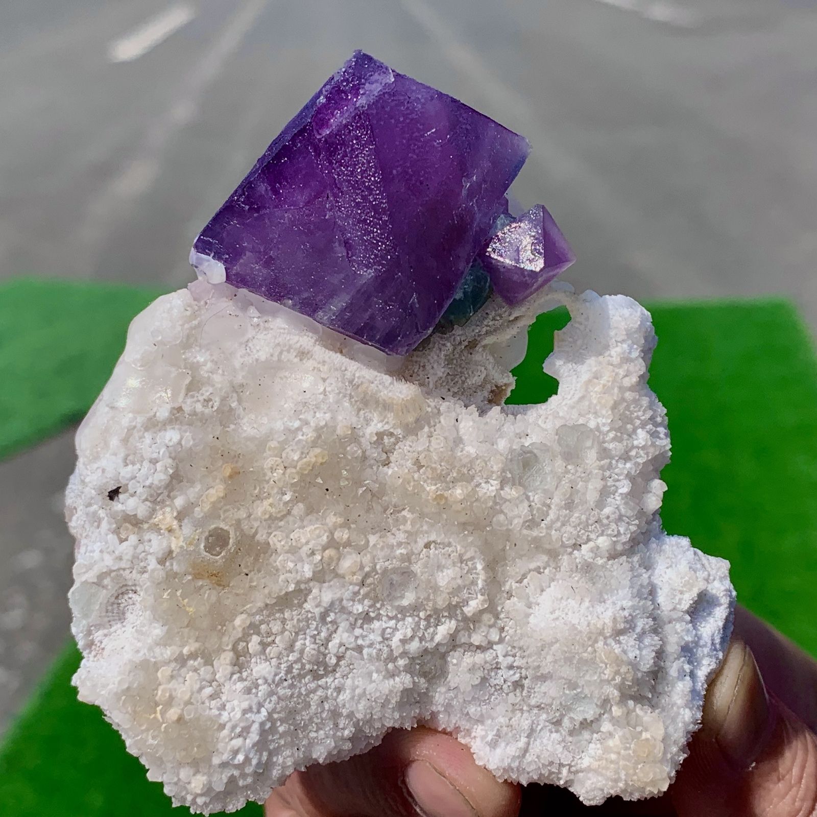 102G Natural transparent purple Blue fluorite mineral crystal sample/China