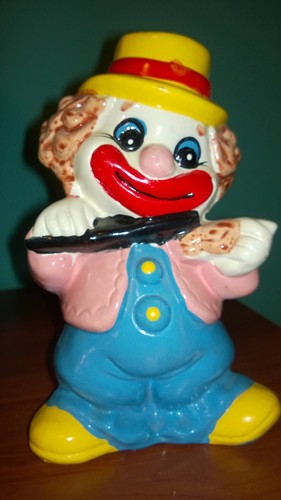 Porcelana vintage "PAYASO-Cucha" con una ficha de gran tamaño TRIBORO...etc en el interior
