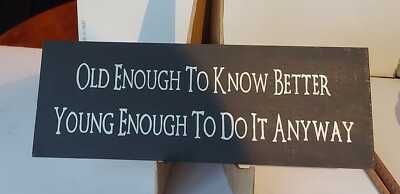 HANDBEMALTES SCHILD PLAKETTE - ALT GENUG UM ES BESSER ZU WISSEN JUNG GENUG, UM ES TROTZDEM ZU TUN