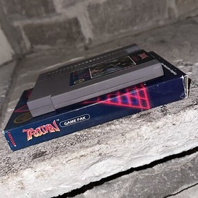 Nintendo NES Trojan gioco a 5 viti in scatola nera con scheda appendiabiti testato