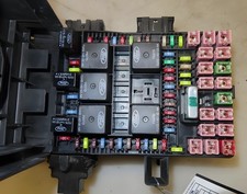 2003-2004 Ford Expedition Engine Fuse Box Oem 2003-2004 Ford Expedition Engine Fuse Box Oem
