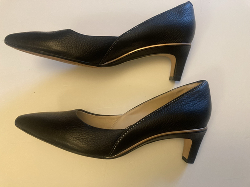 Clarks cushion plus black leather court shoe Pointed toe Gold trim side size 6 D - Afbeelding 1 van 19