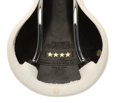 Kashimax Five Gold 4P Saddle NJS Standard Rails White Smooth