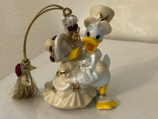 VTG Rare Disney's Holiday Collection Donald & Daisy Victorian