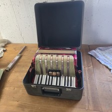 Akkordeon Hohner Student IV - 40 Bass Made in Germany. Inklusive Koffer 