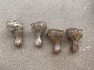 Set of 4 Vintage Iron Metal CLAWFOOT TUB BATHTUB FEET  (Ball & Claw) Screws incl