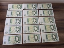 15 X Bank of England Queen Elizabeth II One Pound note Sir Isaac Newton.