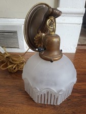 Applique antico singolo da parete con paralume in vetro smerigliato, ricablato