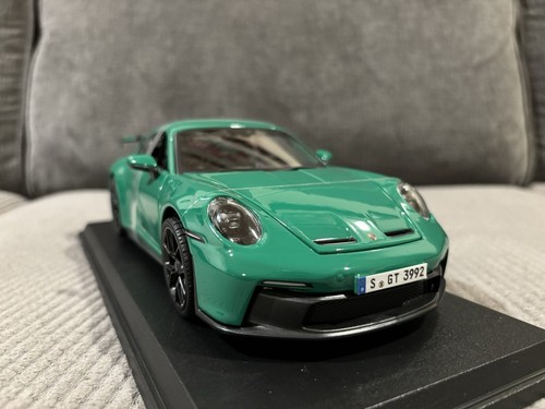 1/18 Maisto 2022 Porsche 911 GT3 Green Diecast Special Edition - Picture 6 of 16