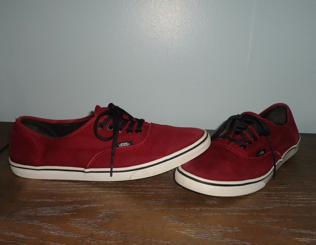 vans authentic maroon black