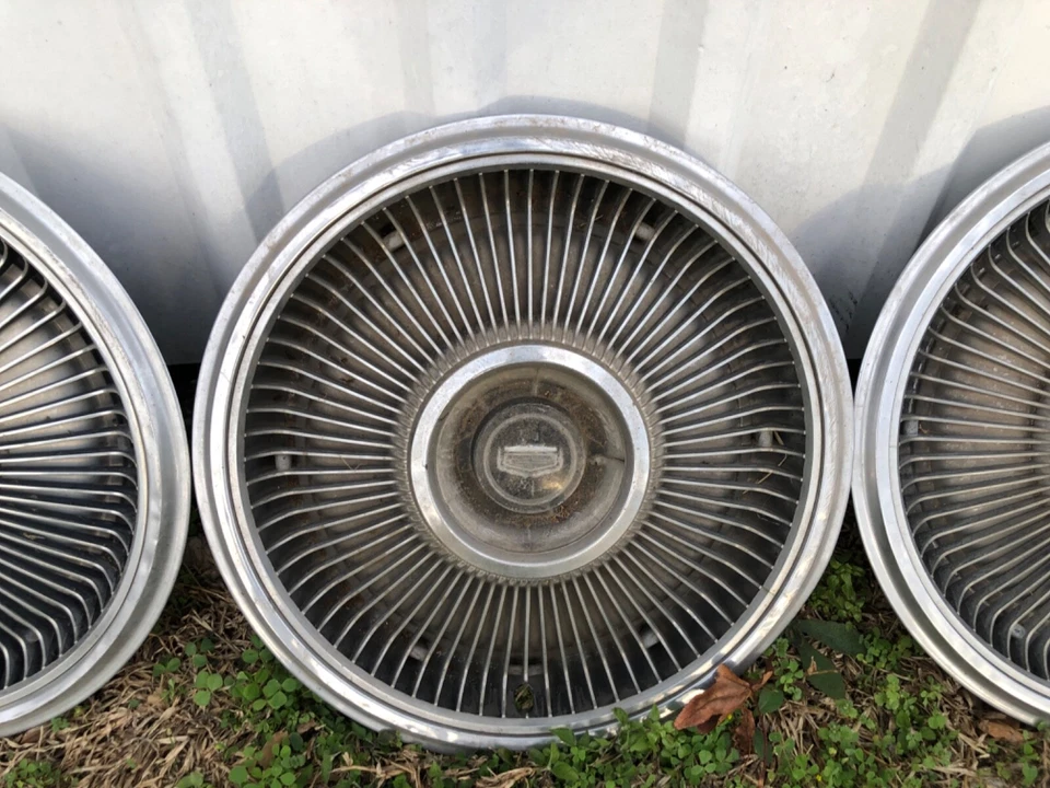 Juego de 4 cubiertas de rueda originales Mercury Monterey Marquis Marauder 1970 1971 1972 15" Foto 4 de 4