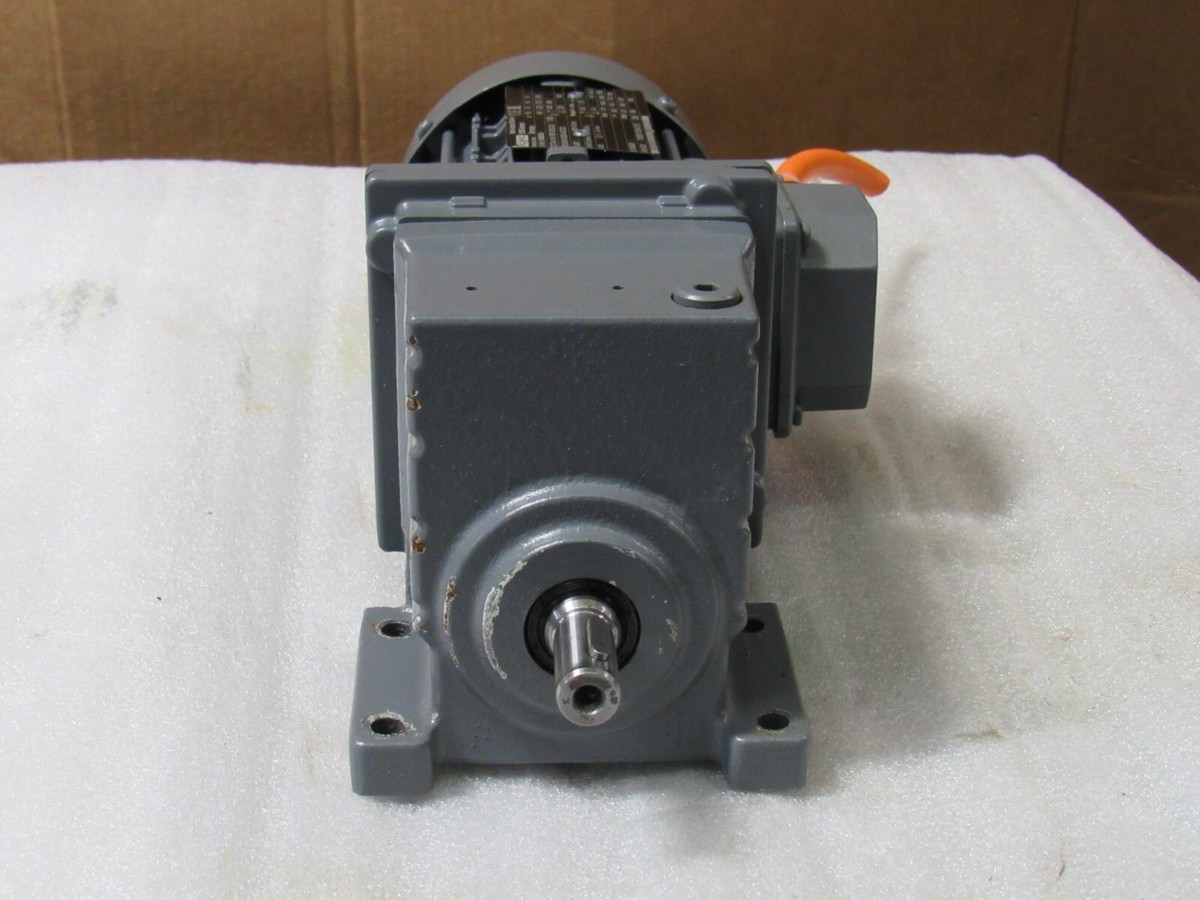 LENZE SPUR GEAR MOTOR GST04-1M VBR 063C42 MDEMAXX063-42C0C 0