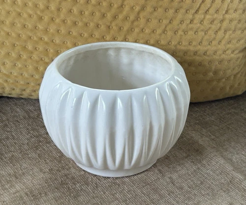 Vtg McCoy 685 Ribbed Accordion 5" Round White Matte MCM Deco Planter Vase Bowl