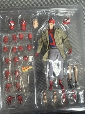 MAFEX SPIDER-MAN（Peter B. Parker） MAFEX SPIDER-MAN (Peter B. Parker) RENEWAL Ver. No.235 Figure