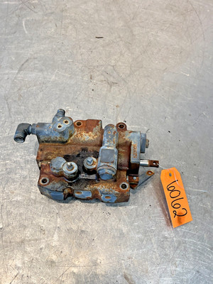 Kubota M105S Tractor Hydraulic Shuttle Valve YW119-00105