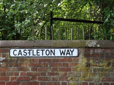 Foto A3 Castleton Way Schild Eye\/TM1473 On Castleton Way an der Kreuzung c2015