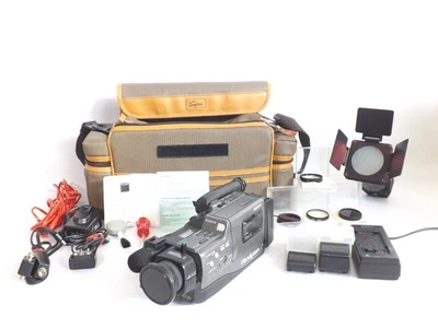 Sony Handycam Video8 Camcorder Set – CCD-3300E – Zubehörpaket – Tasche – Akkus - Bild 1 von 4